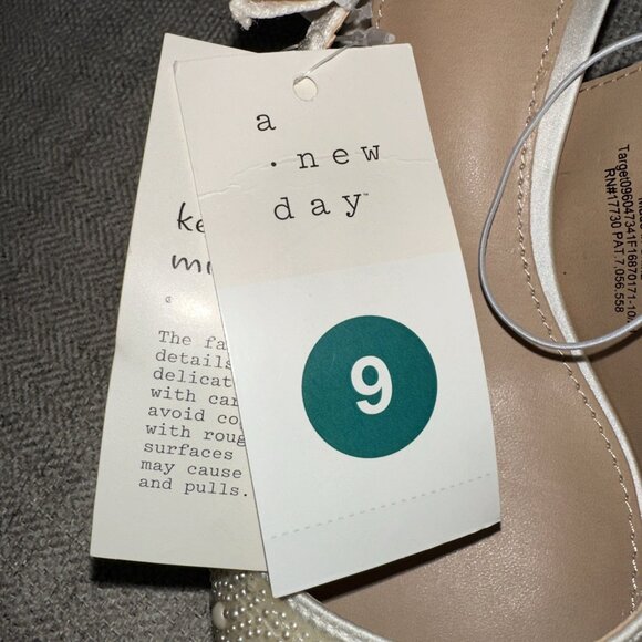 A New Day Milan Ivory Pearl Slingback Kitten Heels - Picture 4 of 5